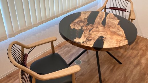 ハートランド税理士法人様　トチ　レジンテーブル　一枚板テーブル　円形テーブル　匠工芸/YC-1　ダイニングチェア